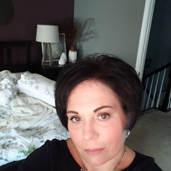 Poshmark profile picture for @karma